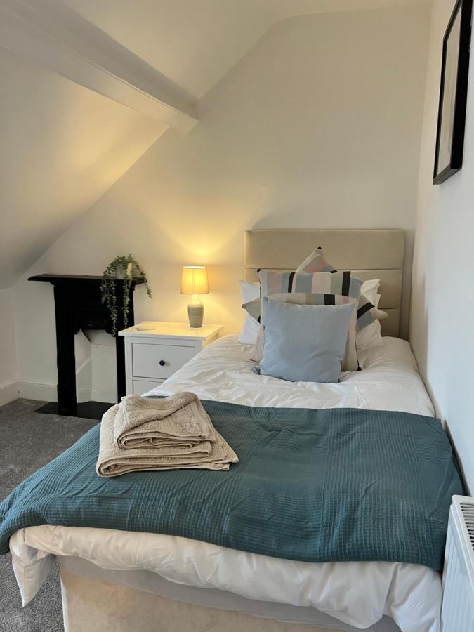 Heathcliff - 5 Bedroom House In Town Centre Tenby Esterno foto